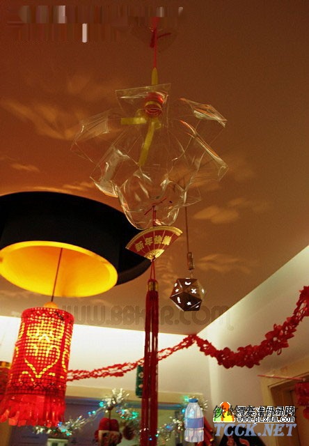 漂亮准妈妈网节日灯笼-10-幼儿园走廊上的手工灯笼, 很象水母, 不错的艺术造型