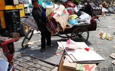 西安废品回收价格走低 “破烂王”生意惨淡开始转行